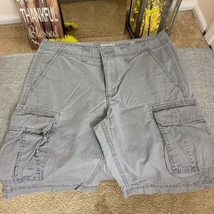 Men’s gray cargo shorts